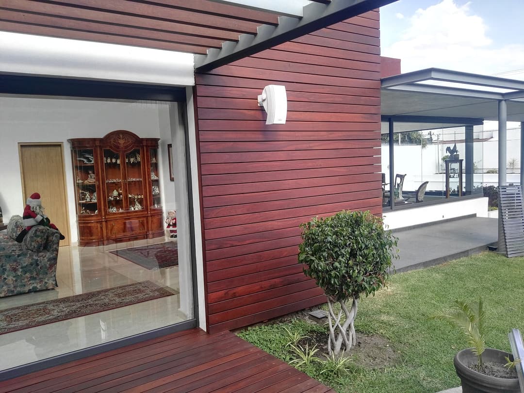 DECK DE MADERA PARA EXTERIOR